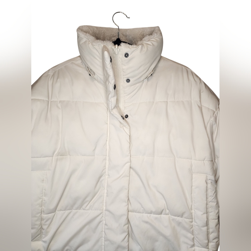 AMERICAN EAGLE white reversible puffer jacket, size S -MISSING HOOD- - Picture 3 of 7